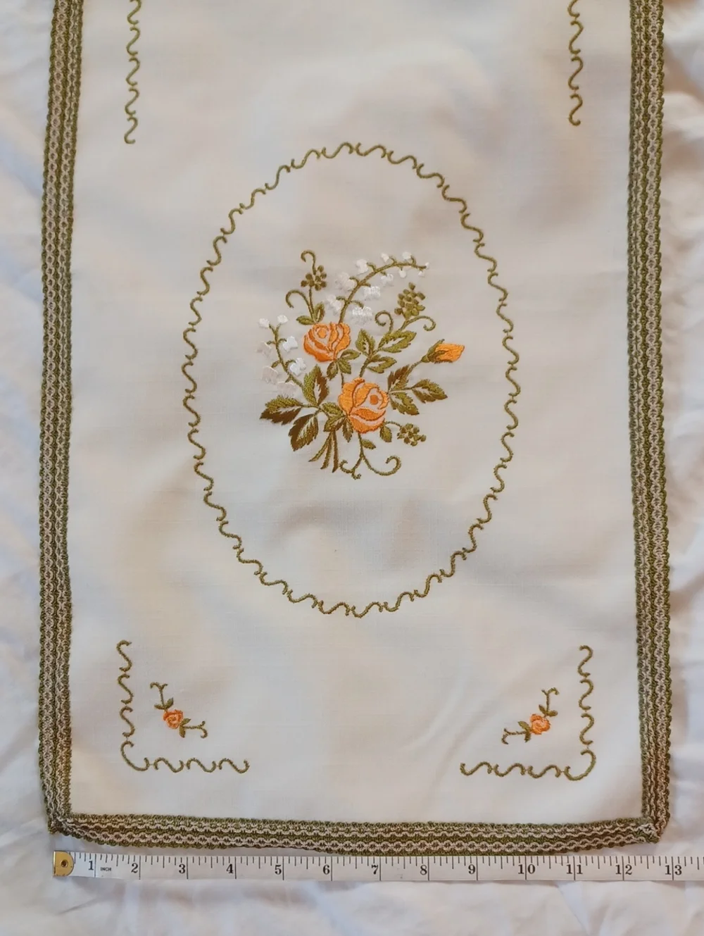 Vintage Scandinavian-style Embroidered Rose Floral Table Runner In Cream & Green